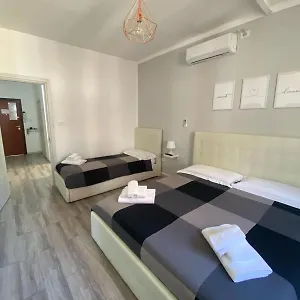 Newhouse 336 , Bari Włochy